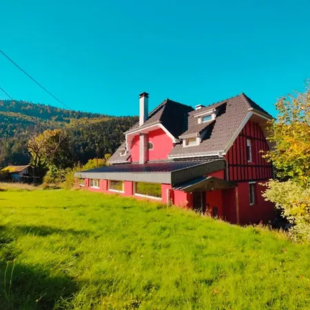Chalet Mountain Getaway - Nordic Hot Tub, Warmth & Nature *