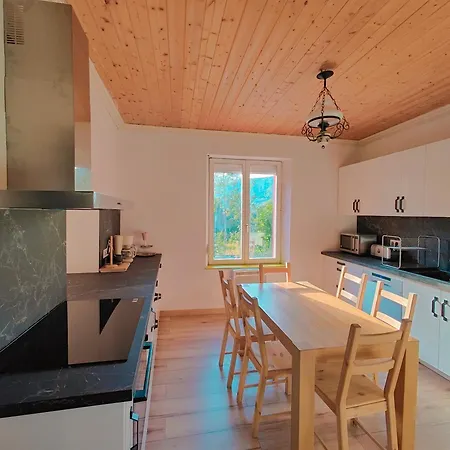 Mountain Getaway - Nordic Hot Tub, Warmth & Nature Chalet
