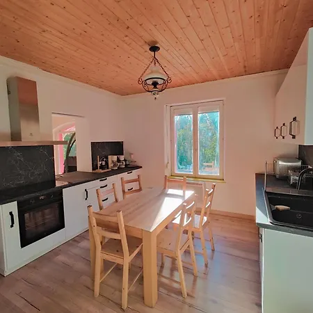 Chalet Mountain Getaway - Nordic Hot Tub, Warmth & Nature *